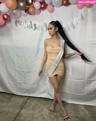 Jennyturtlee - Friend says my pussy is beautiful  what do you guys think