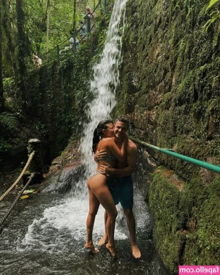Talita Younan [ talita-younan ] - My titties say hello 👅