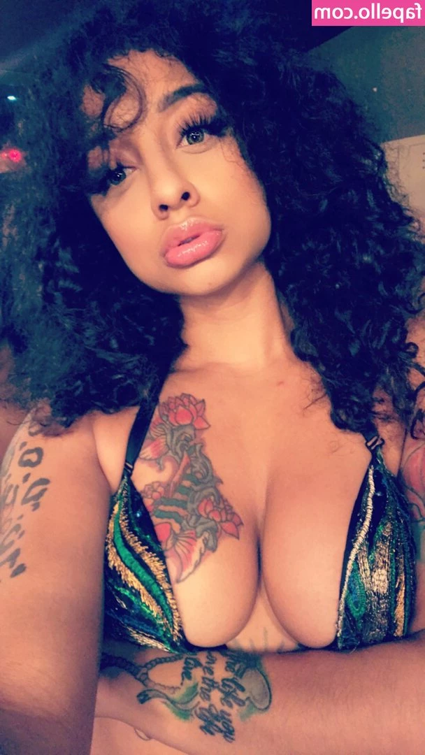 kapreekarter - Who wants to play with me? 😜 I’m sooo horny