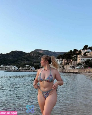 barbiegotthicc - How are you   Reply using just emojis