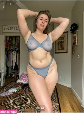 barbiegotthicc - Thinking of doing a crazy juicy video deal ?? What do you think?
