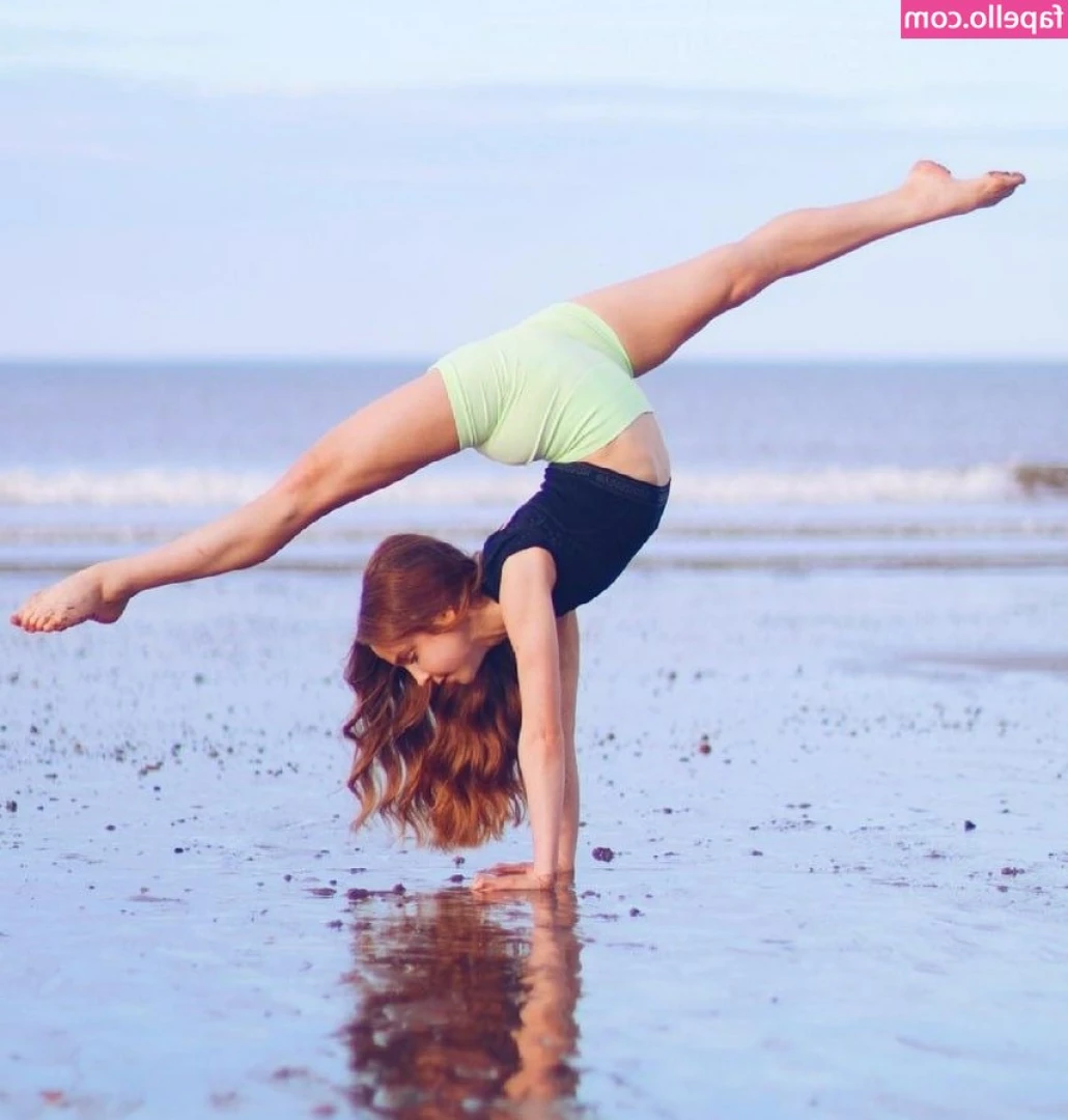 Anna Mcnulty [ anna-mcnulty ] - Good Morning panty peek. Posted in October.
