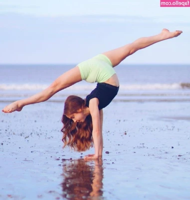 Anna Mcnulty [ anna-mcnulty ] - Good Morning panty peek. Posted in October.