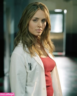 Eliza Dushku [ eliza-dushku ] - Hey  I m so sorry I ve been absent  The setup for Avalon Faire kicked