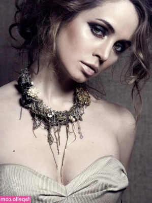 Eliza Dushku [ eliza-dushku ] - Comment with your favorite emoji if you would let me fuck u with this
