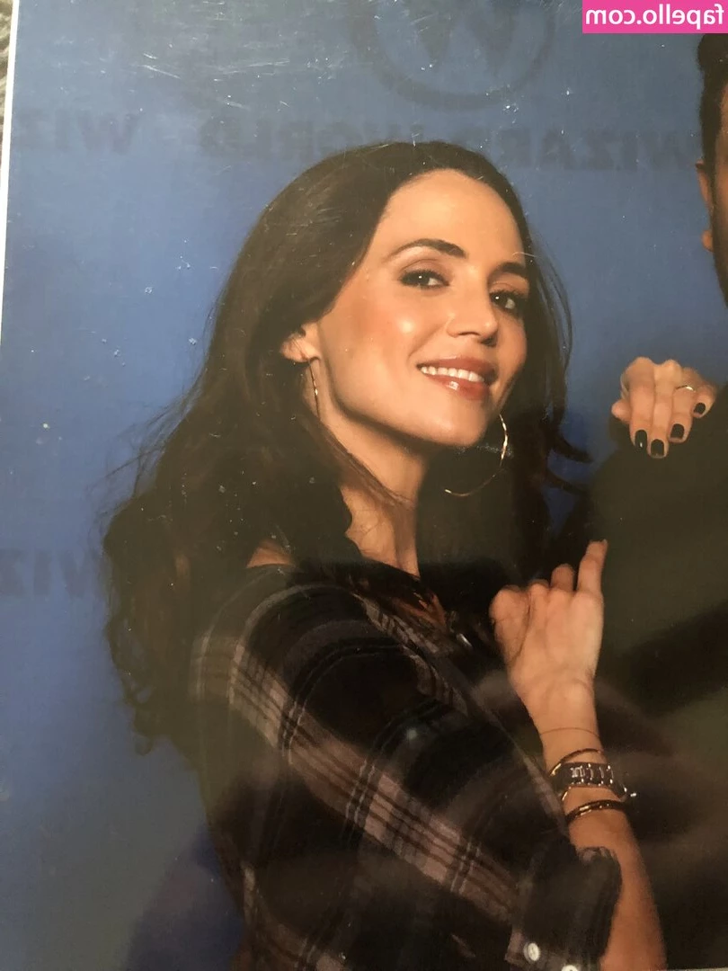 Eliza Dushku [ eliza-dushku ] - Would you like to suck my big sweaty chest after training? I love it
