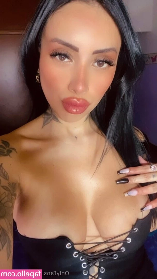 miafoxvipp - Remove the sticker and play peek a boo(b) 👻