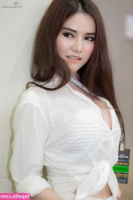 Jirarat Chananto [ jirarat-chananto ] - I just FaceTimed with my ex-boyfriend* in this outfit. Only from the
