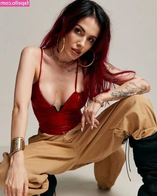 Mamarika - I like my clothes tight enough to show I m a woman  but loose enough