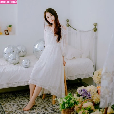Pureding - I did a nude photoshoot today   who s interested in some behind the