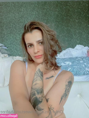 sweetanishafree - 🤪 My titties goes jiggle jiggle, they bounce 🤪