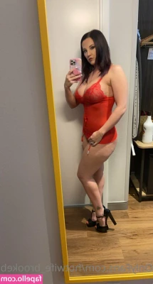 hotwife_brookeblaze [ hotwife-brookeblaze ] - thinkin  about thigh fucking