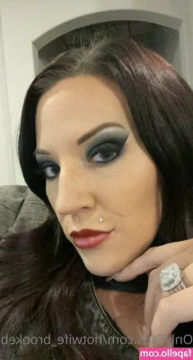 hotwife_brookeblaze [ hotwife-brookeblaze ] - tittie tuesday week 32   carrotchallenge