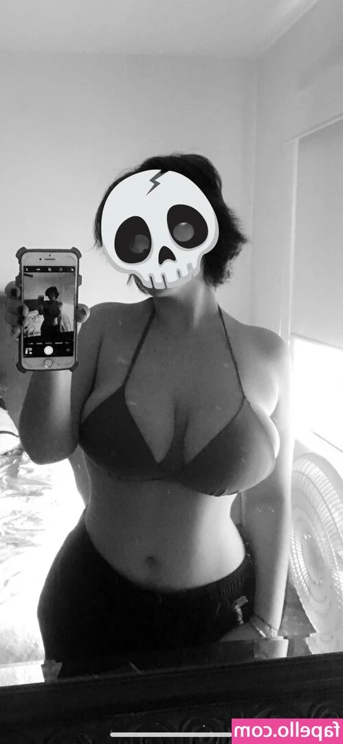 gaygothgirlf - BIG JUICY ASS WANTED SUM MILK ALL OVER IT