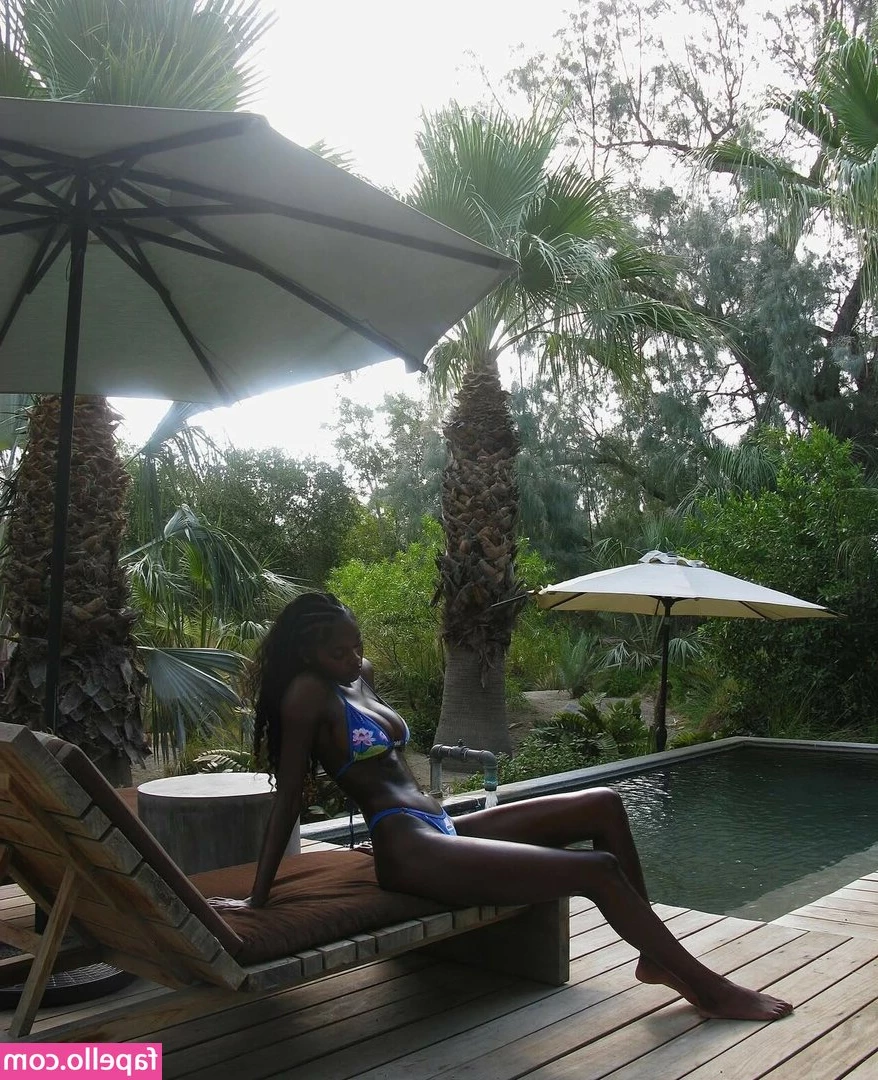 Kiara Pike [ kiara-pike ] - ❄️ A bit chilly on this Friday morning….still time for a Pool