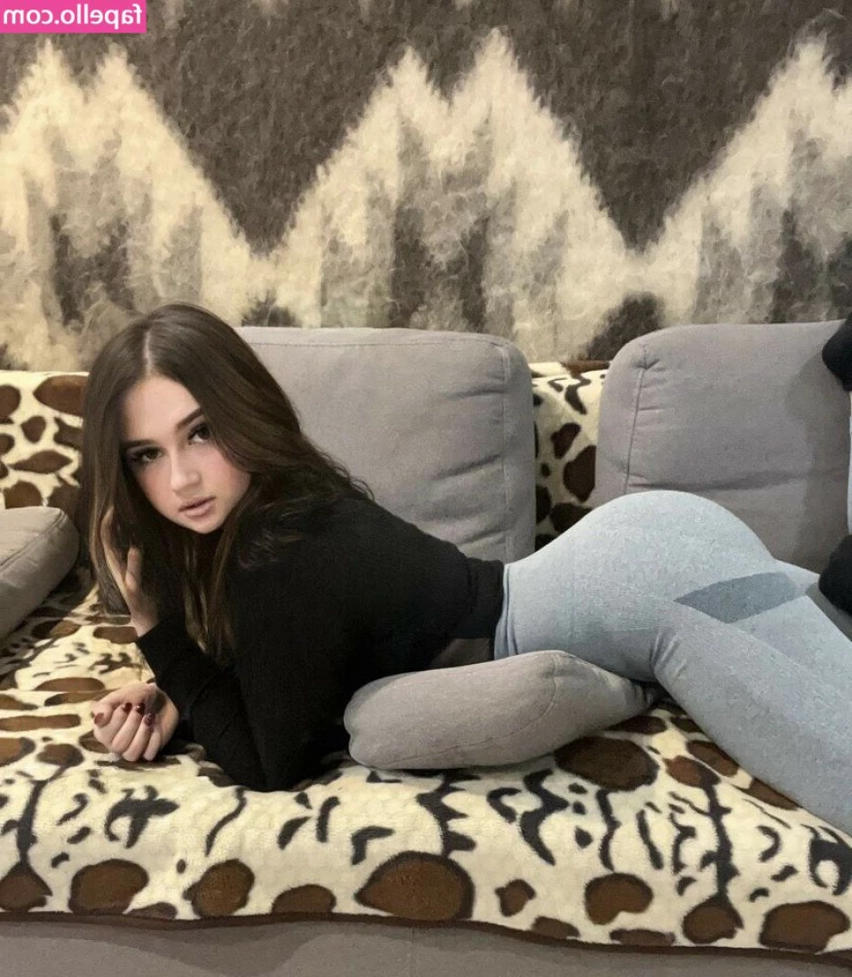 Contentit Deani Ness [ contentit-deani-ness ] - Booty and soles dildo fuck 🍑👣 Do you like this angle?
