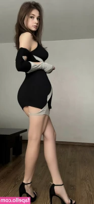 Contentit Deani Ness [ contentit-deani-ness ] - Hope yall are feeling the holiday spirit 😇