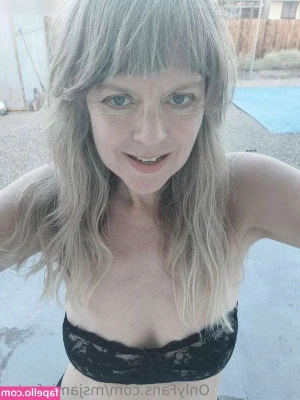 Jamie Foster [ jamie-foster ] - Girls often wonder how cats leave interest in themselves throughout