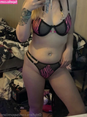 sexymilano - cuddles anyone  xxxx