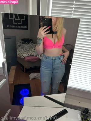 sexymilano - Can you please this hungry pussy papi ⁉️ DM me 💌 Look how wet