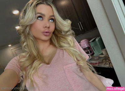 Riley Steele [ riley-steele ] - 🔥 MATURE CONSTRUCTION WORKER ROBERTO'S FIRST TIME: FOOT WORSHIP