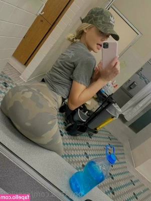 Riley Steele [ riley-steele ] - A little one-on-one time with my Mistress