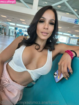 sexymama2626 - I wish I had someone to sneak into the bathrooms in restaurants with