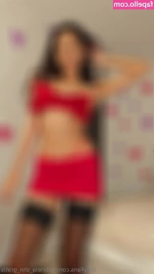 gabriela_shn_gratis [ gabriela-shn-gratis ] - No panties under my sweatpants because its more fun like this