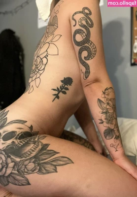 Youf0ria - Slutty bunny reporting for duty! 🐰 let's fuck like rabbits