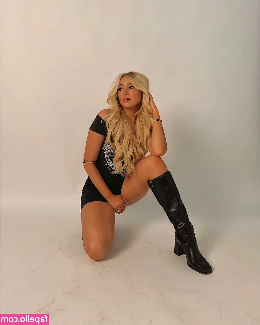Shea Contillo [ shea-contillo ] - Happy Feet   Happy Mistress