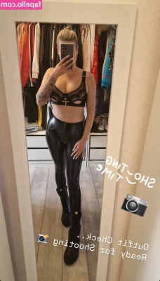 Kaaathastropheee - Like this if you’d like more foot content 🧡