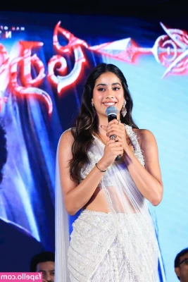 Janhvi Kapoor [ janhvi-kapoor ] - Curves
