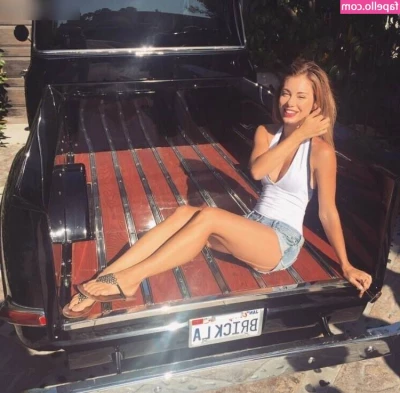 Jennifer Holland [ jennifer-holland ] - Ooooh I love this Dick