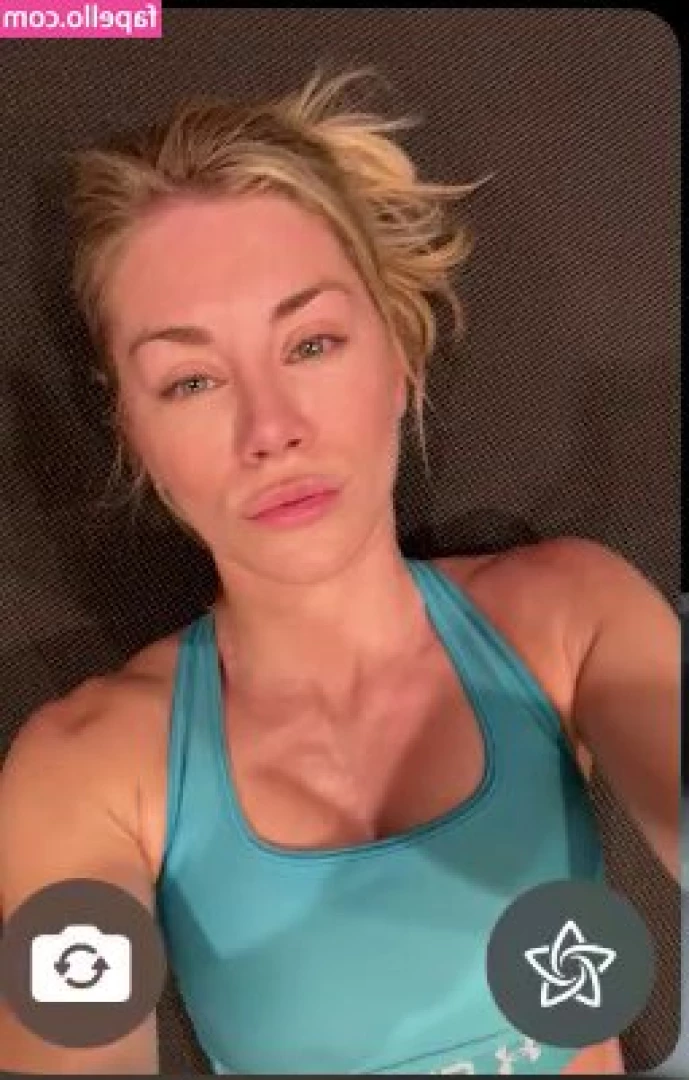 Jennifer Holland [ jennifer-holland ] - We left the party to fuck in the bathroom 💦😋 @letmeseezaddy2x