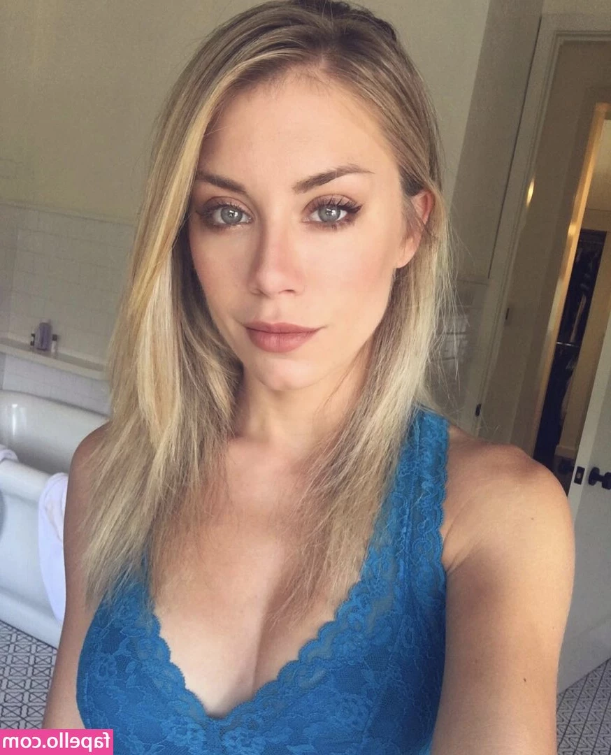 Jennifer Holland [ jennifer-holland ] - Did I catch you staring while I was getting dressed? 👀 Come give