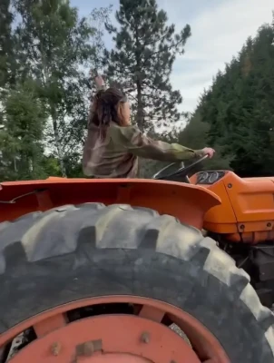 Adria Arjona [ adria-arjona ] - Quick lil video to wish you a happy Friday!💕 Please partake in the