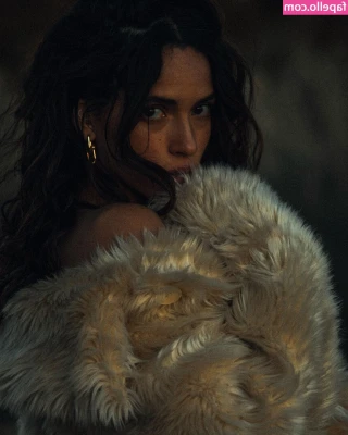 Adria Arjona [ adria-arjona ] - Livin’ la Vida Loca 💃🏼