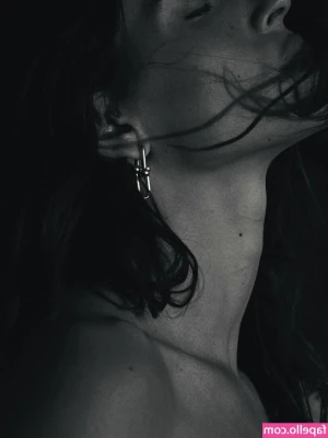 Adria Arjona [ adria-arjona ] - You like the #graffiti?
