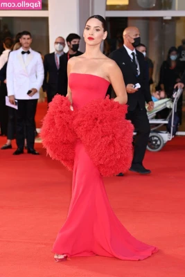Adria Arjona [ adria-arjona ] - What’s that jingle sound? 🤔