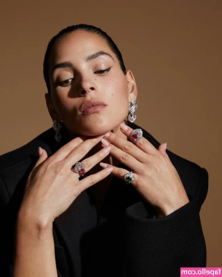  [ adria-arjona ] - Would you ride me in your moto ? 🤩 brrbrr