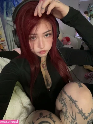 Laurinchhhe - 🔥 MATURE CONSTRUCTION WORKER ROBERTO'S FIRST TIME: FOOT WORSHIP
