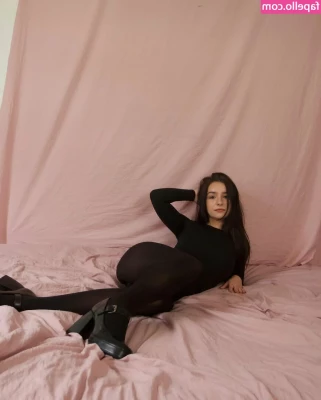 Alyssa Reign [ alyssa-reign ] - Come inside and let me keep you warm 😘🥒💦
