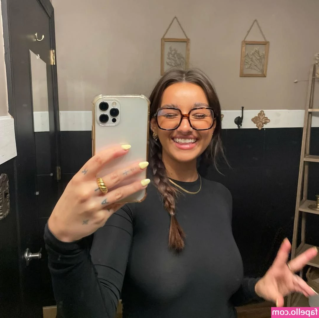 Alyssa Reign [ alyssa-reign ] - I ve been out a bit   I owe you one post and instead of posting