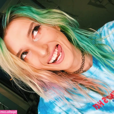  [ dani-thorne ] - Would you pet me? 🥺