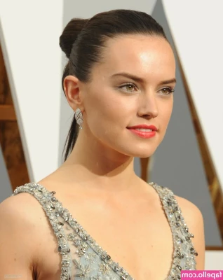Daisy Ridley [ daisy-ridley ] - Good morning and happy mommy’s day! Today is all about step mommy