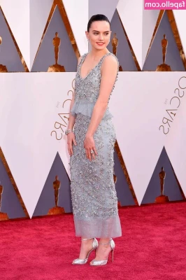 Daisy Ridley [ daisy-ridley ] - Professional cameras are way better. The problem is that they're not