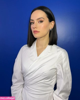 Daisy Ridley [ daisy-ridley ] - Slut me out  https onlyfans com 1600492464 lizzzzzzysmoothlight