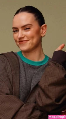 Daisy Ridley [ daisy-ridley ] - Learn how to roll a J with me