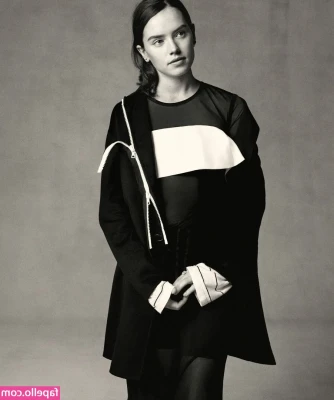 Daisy Ridley [ daisy-ridley ] - striptease dance  D Magical moment