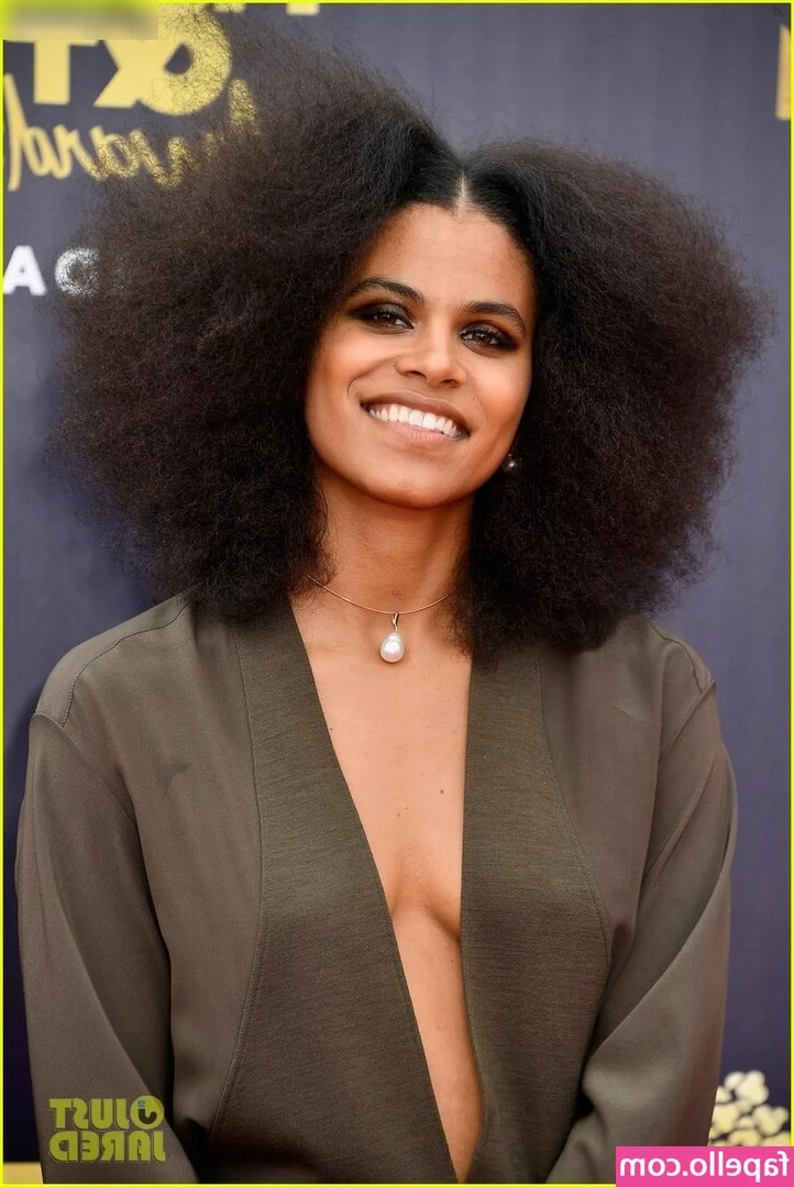 Zazie Beetz [ zazie-beetz ] - First pictures in my new home